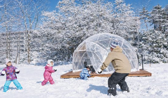 和家人一起享受的雪儿童公园