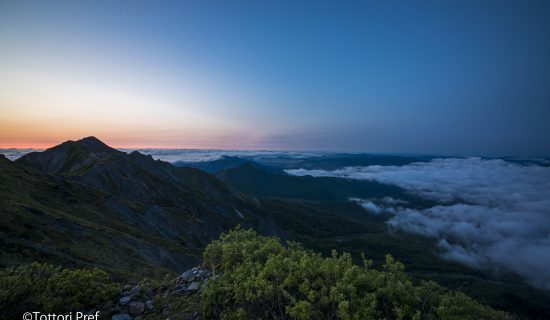 신화가 잇는 산과 섬[오야마 오키 국립공원]